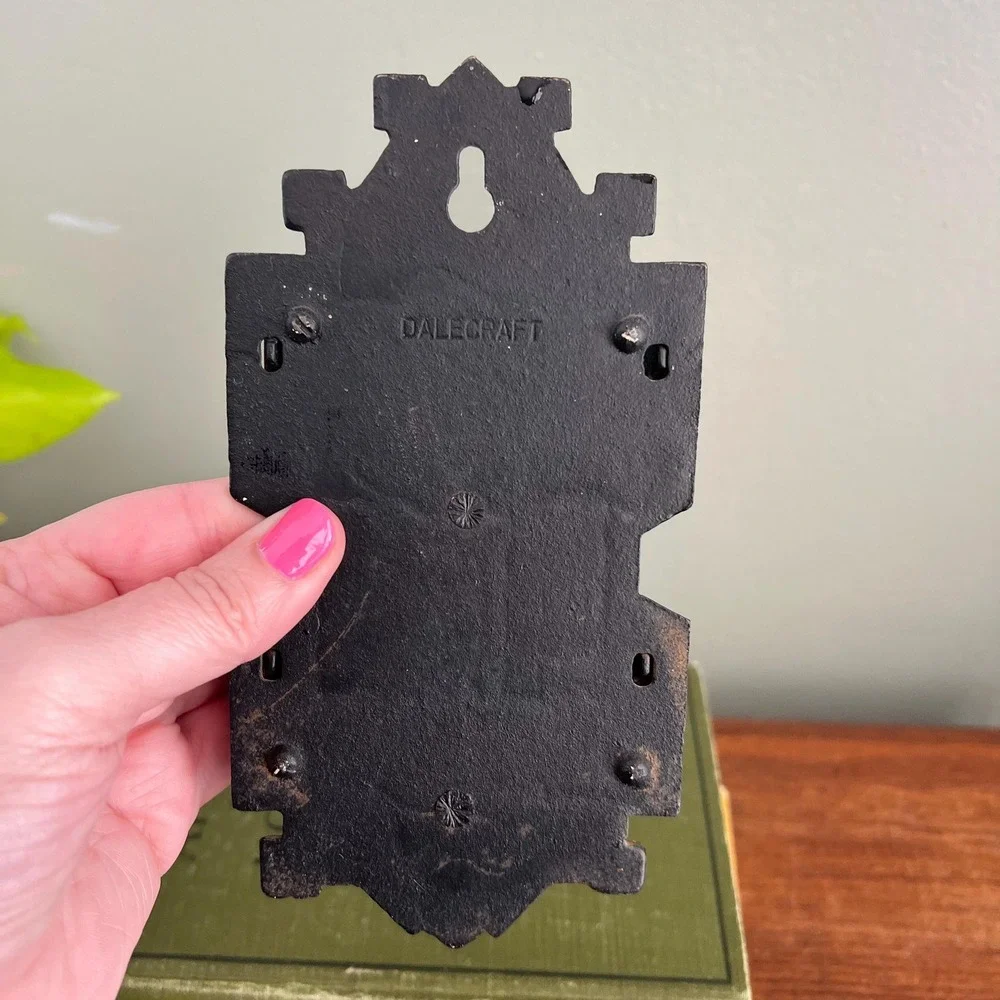 Vntg Dalecraft Cast Iron Match Holder  Dutch Folk Art Wall Match Safe Primitive